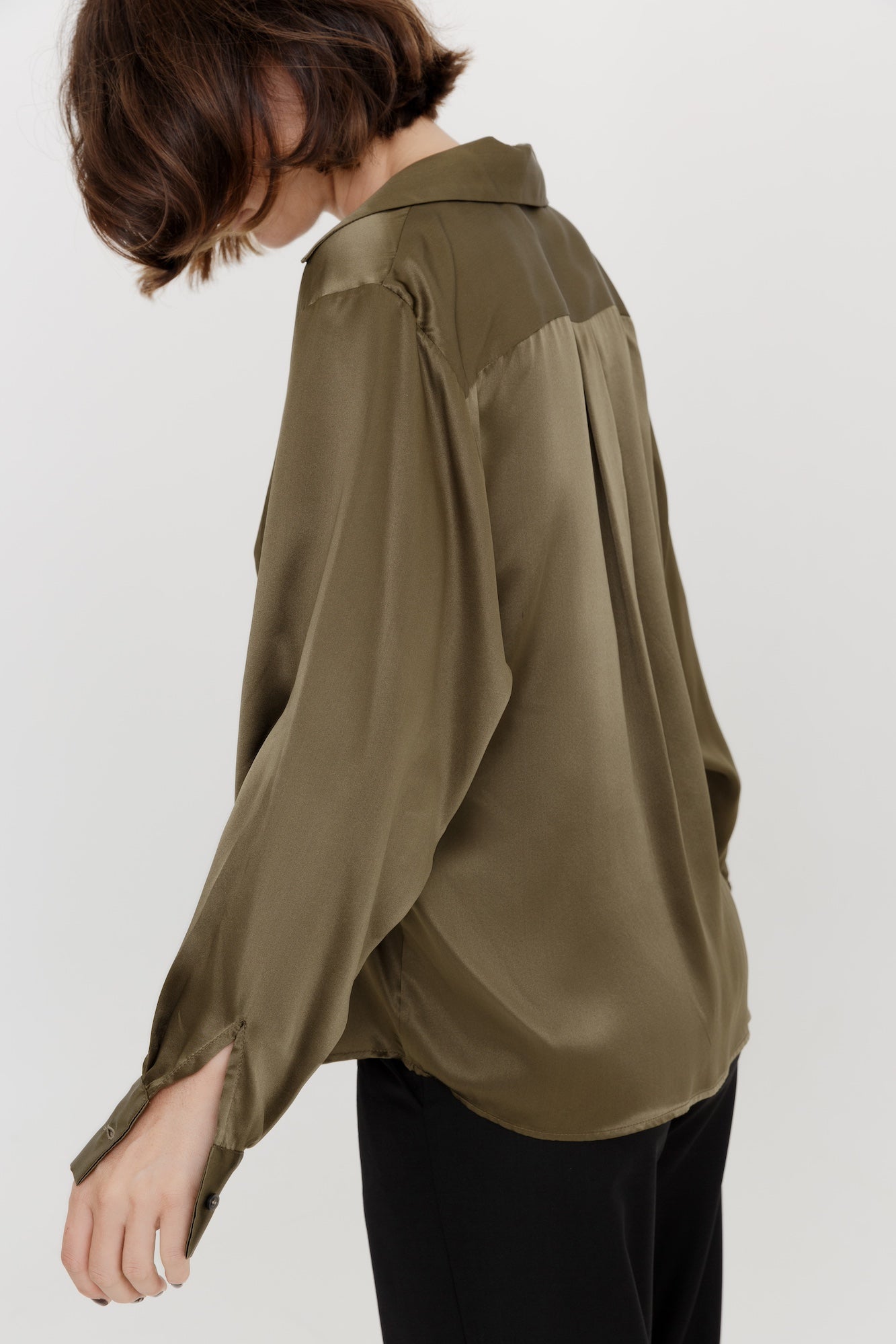 Classic Silk Shirt in Olive | SAINT